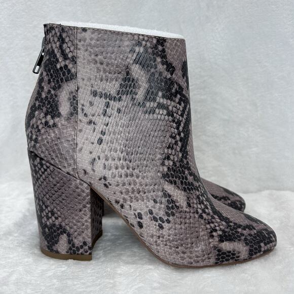 Steve Madden Women’s Size 7 Gray snake embossed heeled ankle boot - Picture 1 of 7